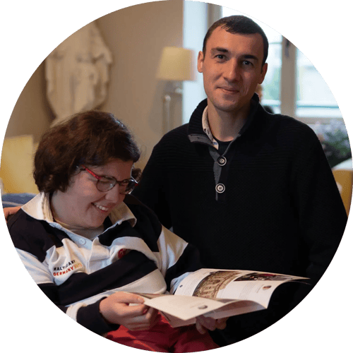 Familei Pro Handi - Animateur et résidente Familei Pro Handi - Animateur et résidente