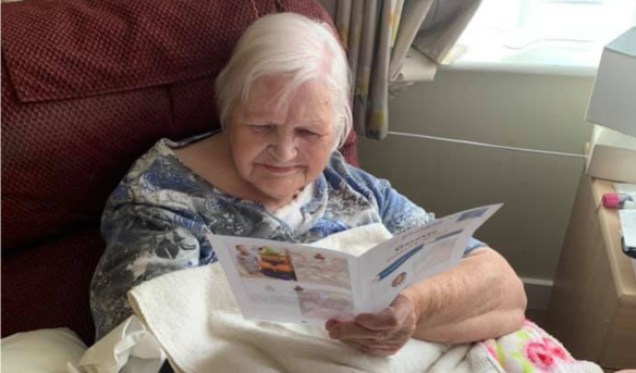 A resident of Plas Bryn Rhosyn with her Famileo gazette